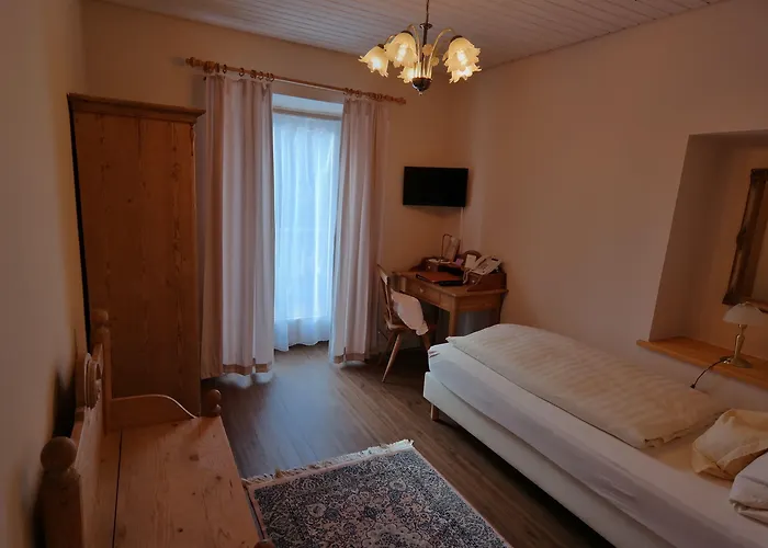 Waldgasthof Buchenhain Otel