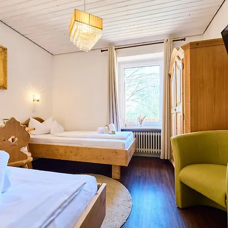 Waldgasthof Buchenhain Hotel 3*