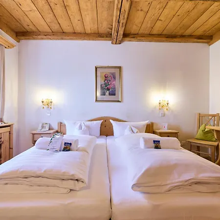 Hotel Waldgasthof Buchenhain 3*