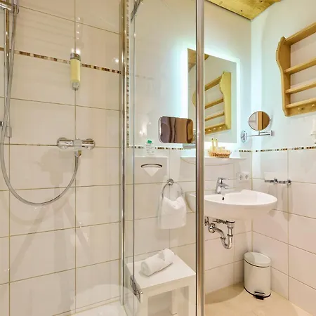 Waldgasthof Buchenhain 3*