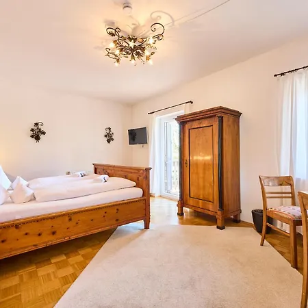 Waldgasthof Buchenhain 3* באיירברון