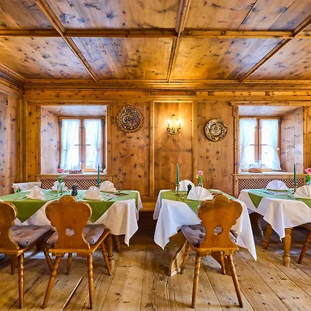 Waldgasthof Buchenhain 3* באיירברון