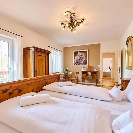 Waldgasthof Buchenhain Hotel 3*