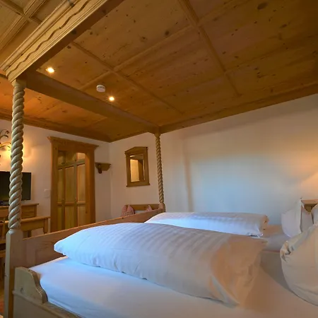 Waldgasthof Buchenhain Hotel 3*