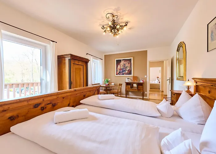 Waldgasthof Buchenhain מלון 3*